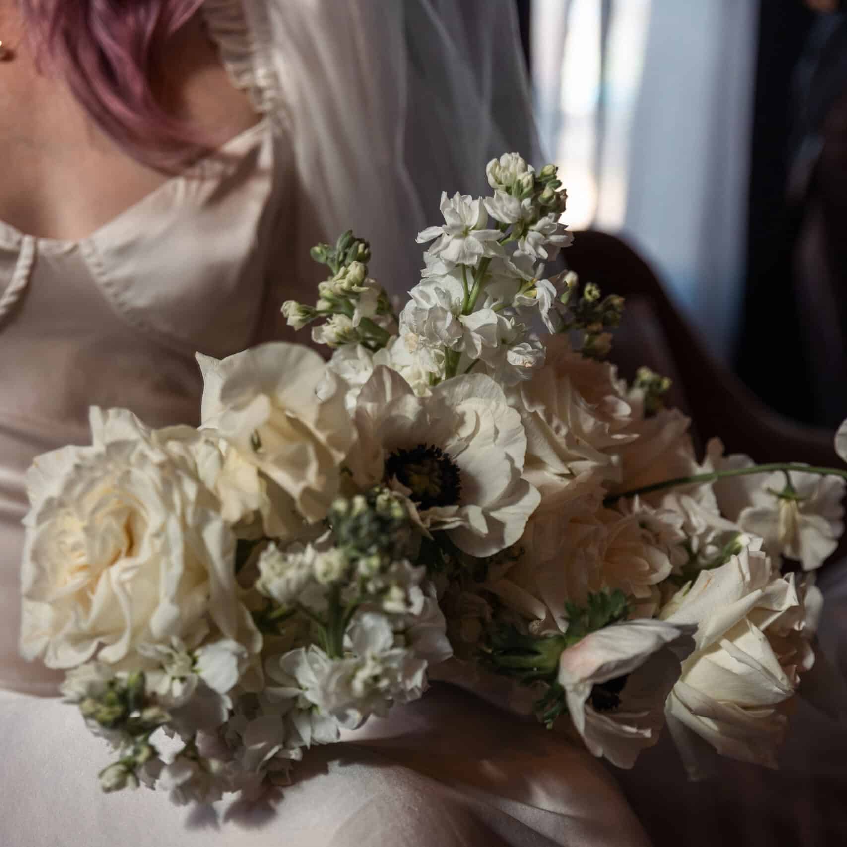 CLASSIC BRIDAL BOUQUET
